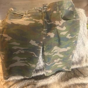 Mens camo shorts size 34
